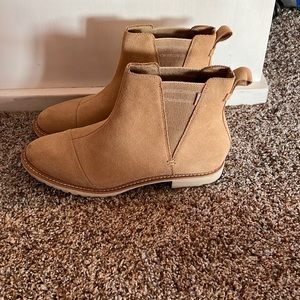 TOMS boots